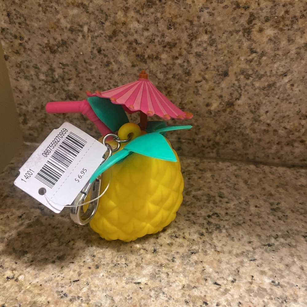 BATH AND BODYWORKS: HAND SANATIZER HOLDER - Picture 3 of 4